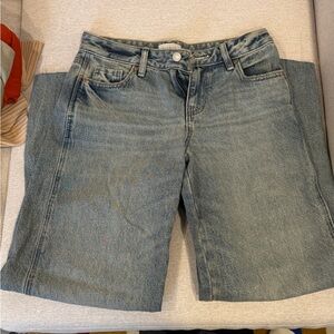 Low rise light wash wide leg jean